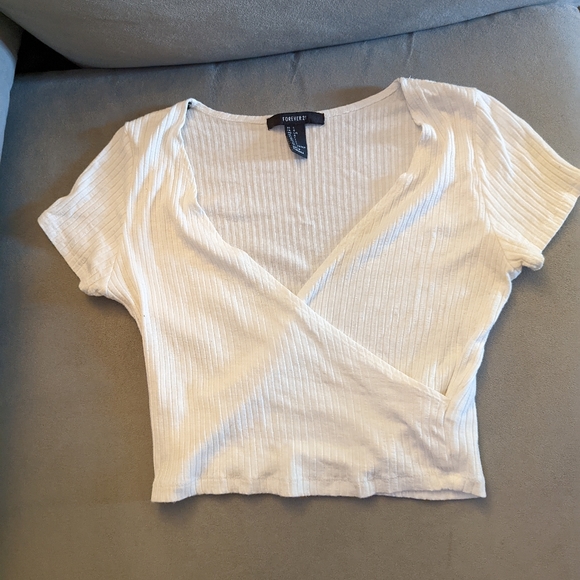 White Forever 21 short sleeve crop top - Picture 3 of 4